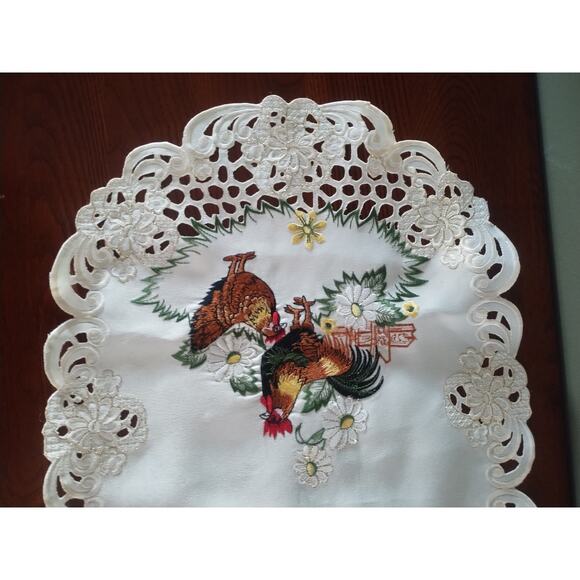 Doily Table Runner Set Tablecloth Chicken Lace floral gold Cottage Country White - Picture 7 of 14